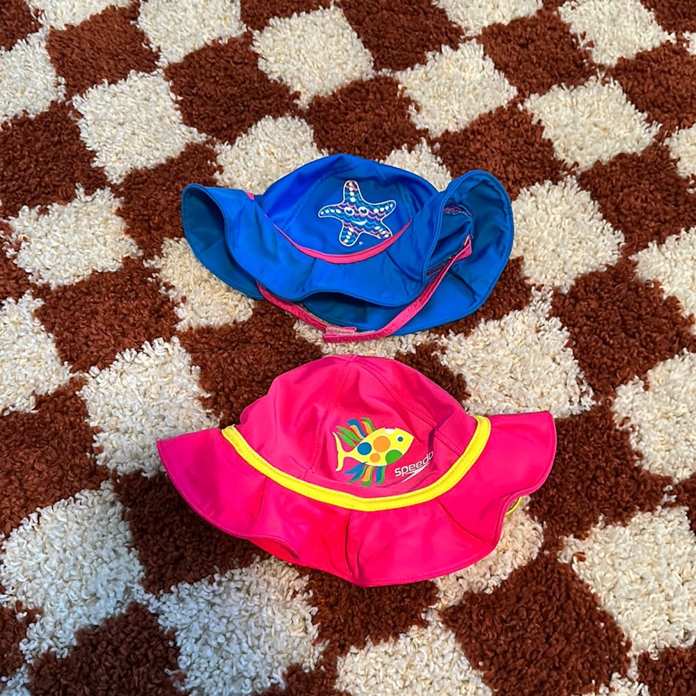 Speedo • UV 50+ infant sun hats w strap bundle